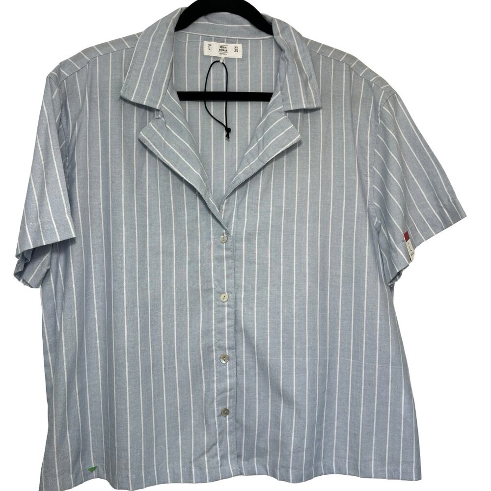 Baby Blue Striped Cropped Button down Shirt. Size L. From Lefties Spain.
